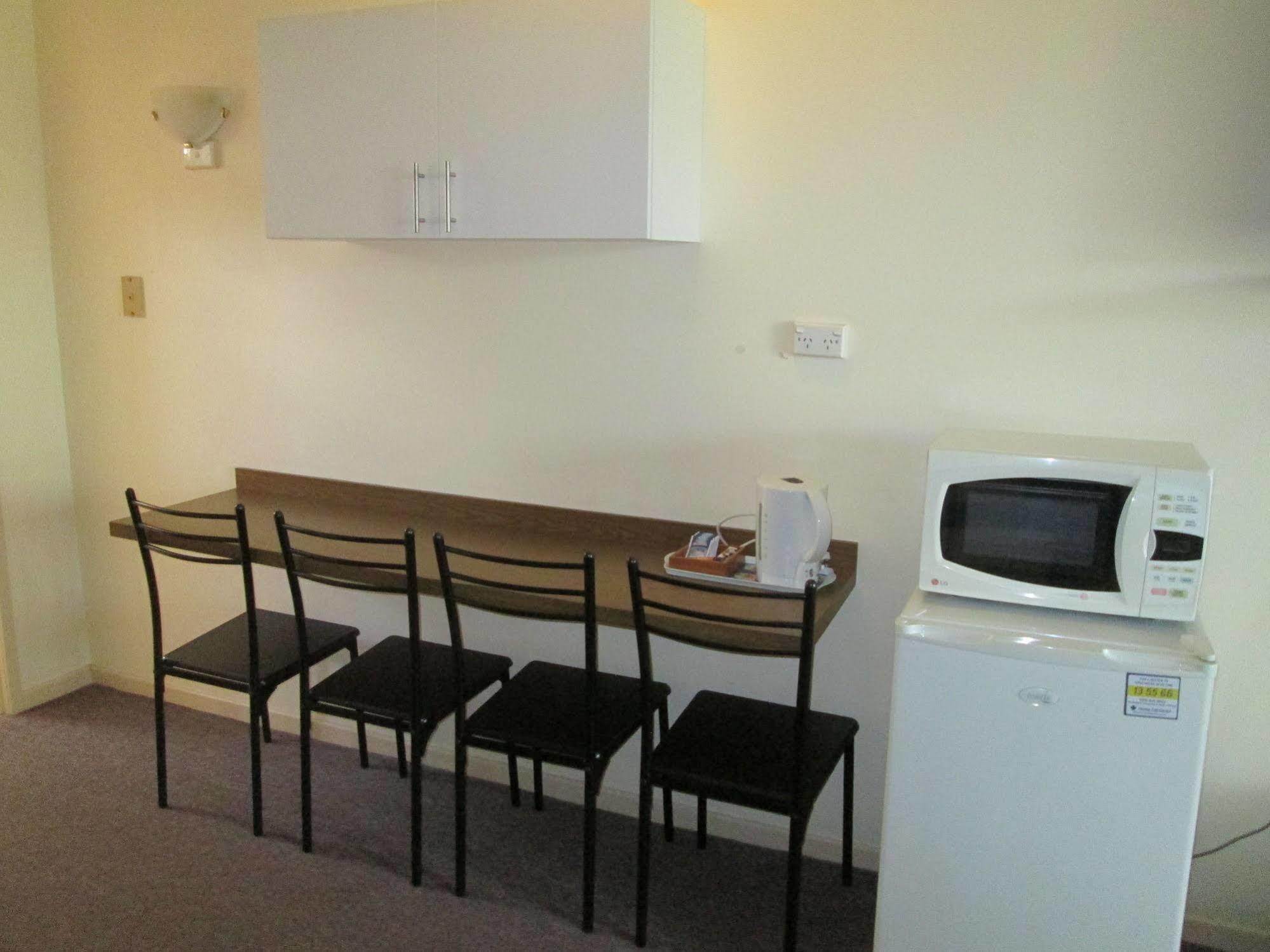 Tower Court Motel - Adults Only Haven Херви-Бэй Экстерьер фото