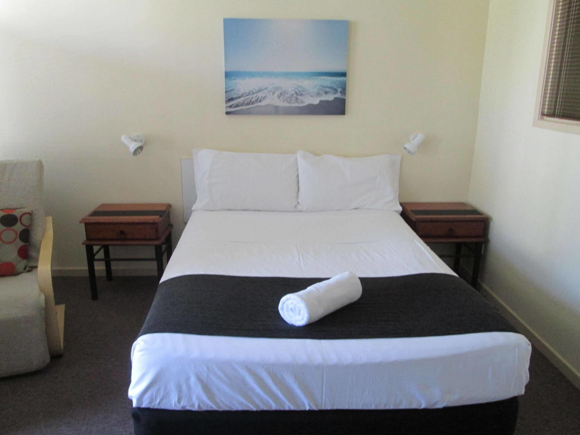 Tower Court Motel - Adults Only Haven Херви-Бэй Экстерьер фото